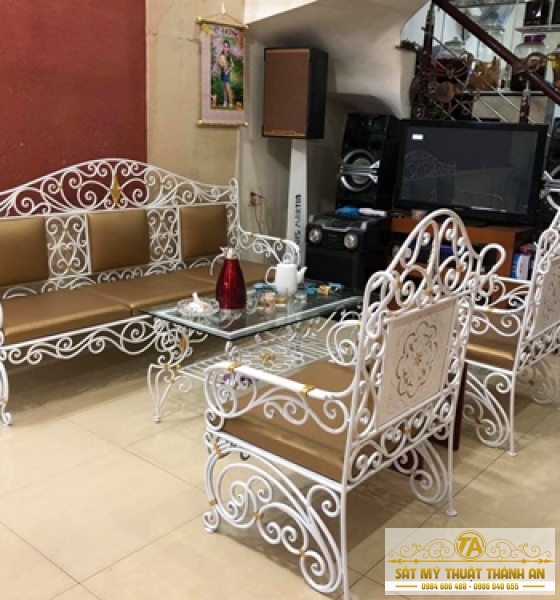 BÀN GHẾ SẮT MỸ THUẬT QUẬN 9