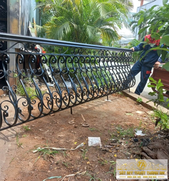Cầu thang sắt mỹ nghệ quận 9 tphcm