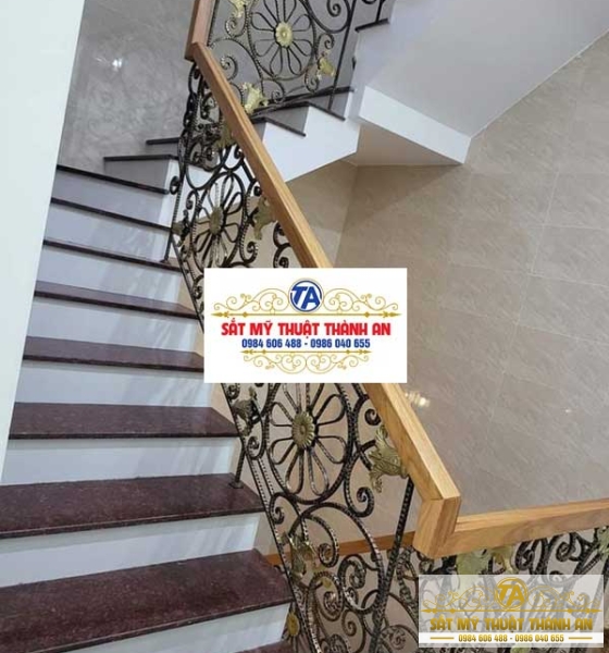 LAN CAN CẦU THANG SẮT ĐƠN GIẢN QUẬN 2