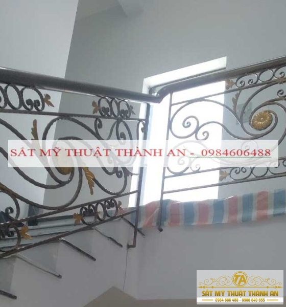 LAN CAN CẦU THANG SẮT ĐẸP